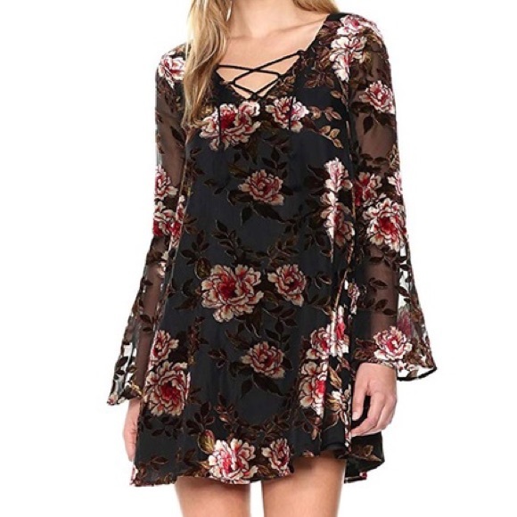 cupcakes & cashmere Dresses & Skirts - NWOT Velvet Burnout Dress